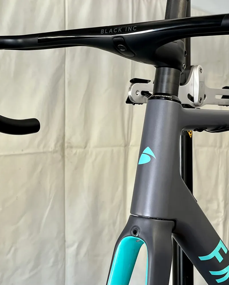 Factor O2 Carbon Road Frameset 56cm in Grey and Turquoise - Ex-Display-9