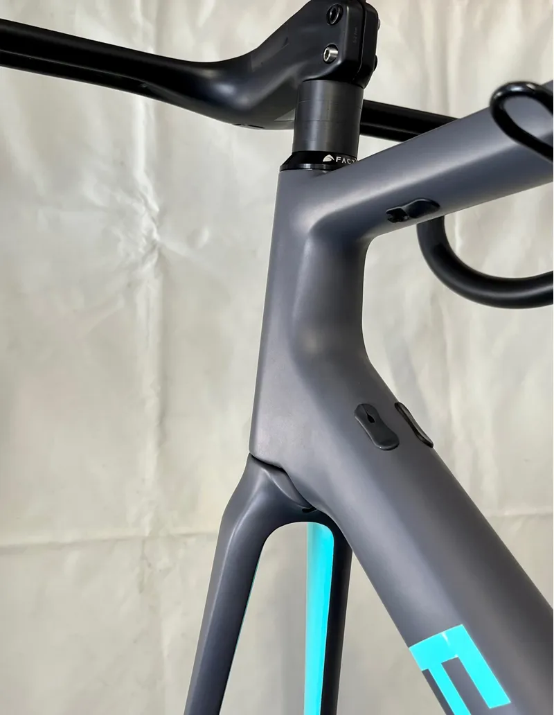 Factor O2 Carbon Road Frameset 56cm in Grey and Turquoise - Ex-Display-8