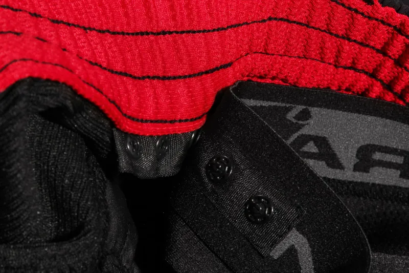 Endura Hummvee Shorts II with Padded Liner in Black-8