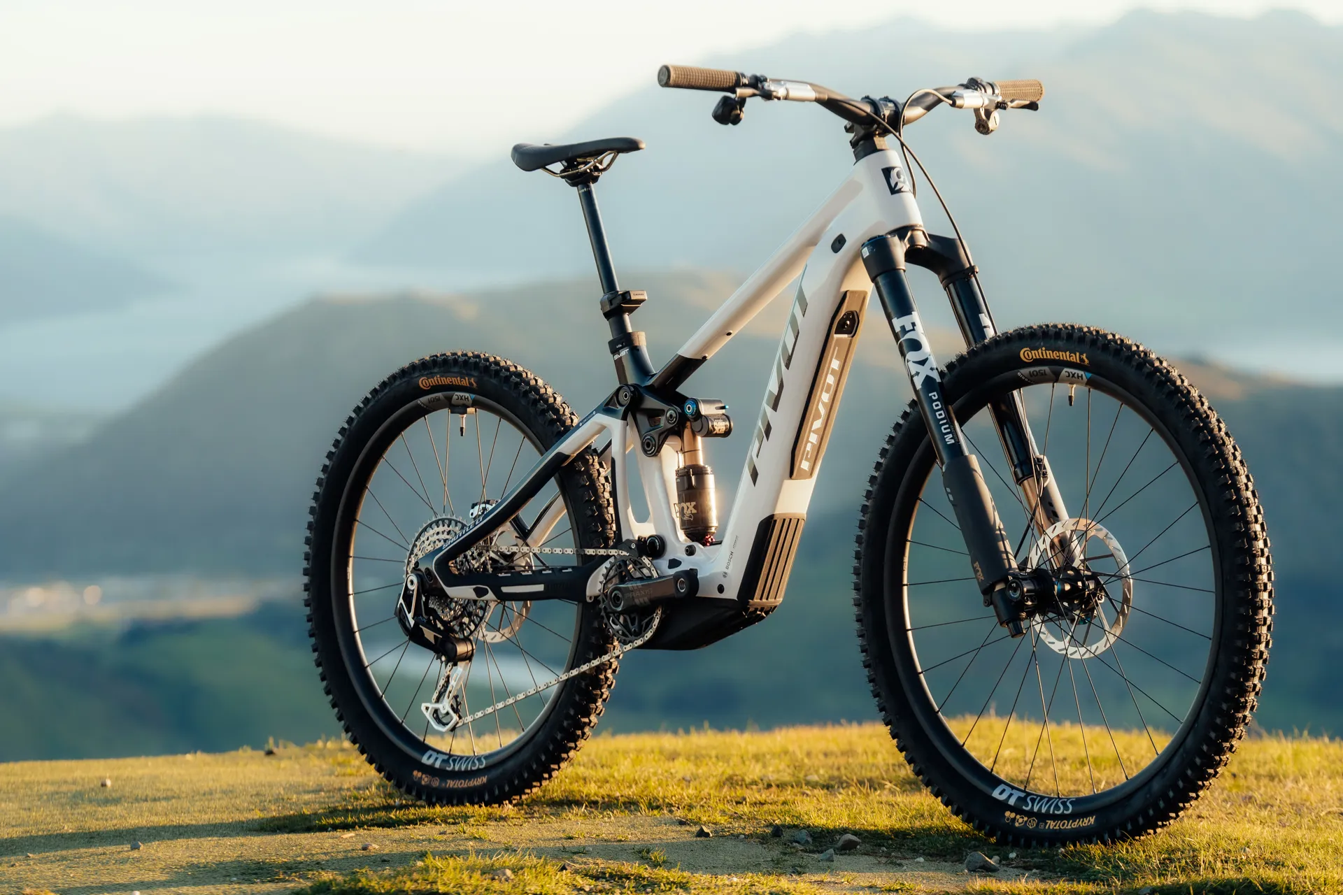 2026 Pivot Shuttle LT suspension