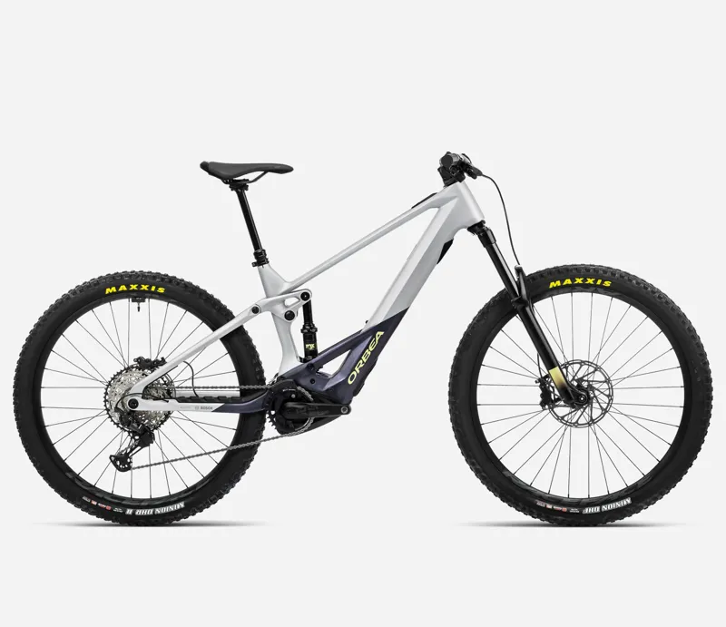 2023 Orbea Wild M20 eMTB in Halo Silver/Tanzanite Carbon View