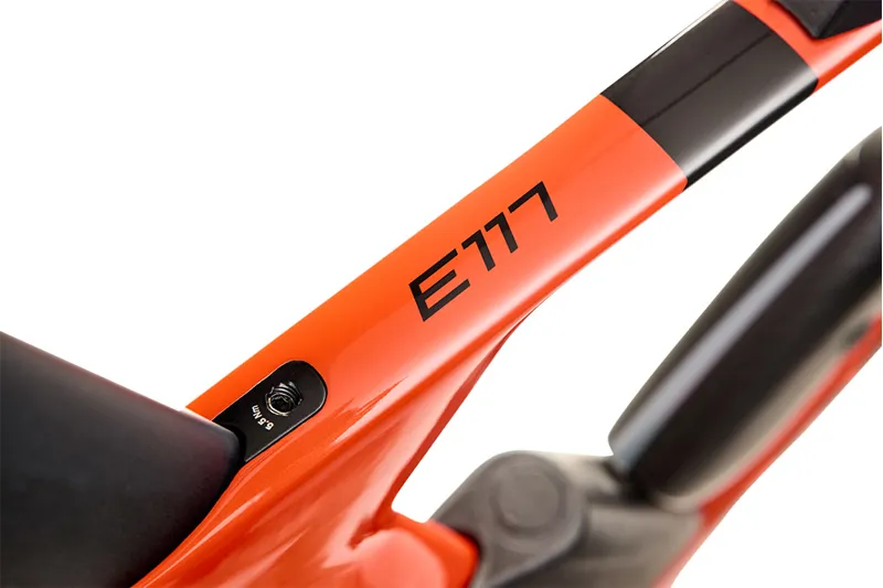 2025 Argon18 E117 Disc 105 Triathlon Bike in Flaming Red-1