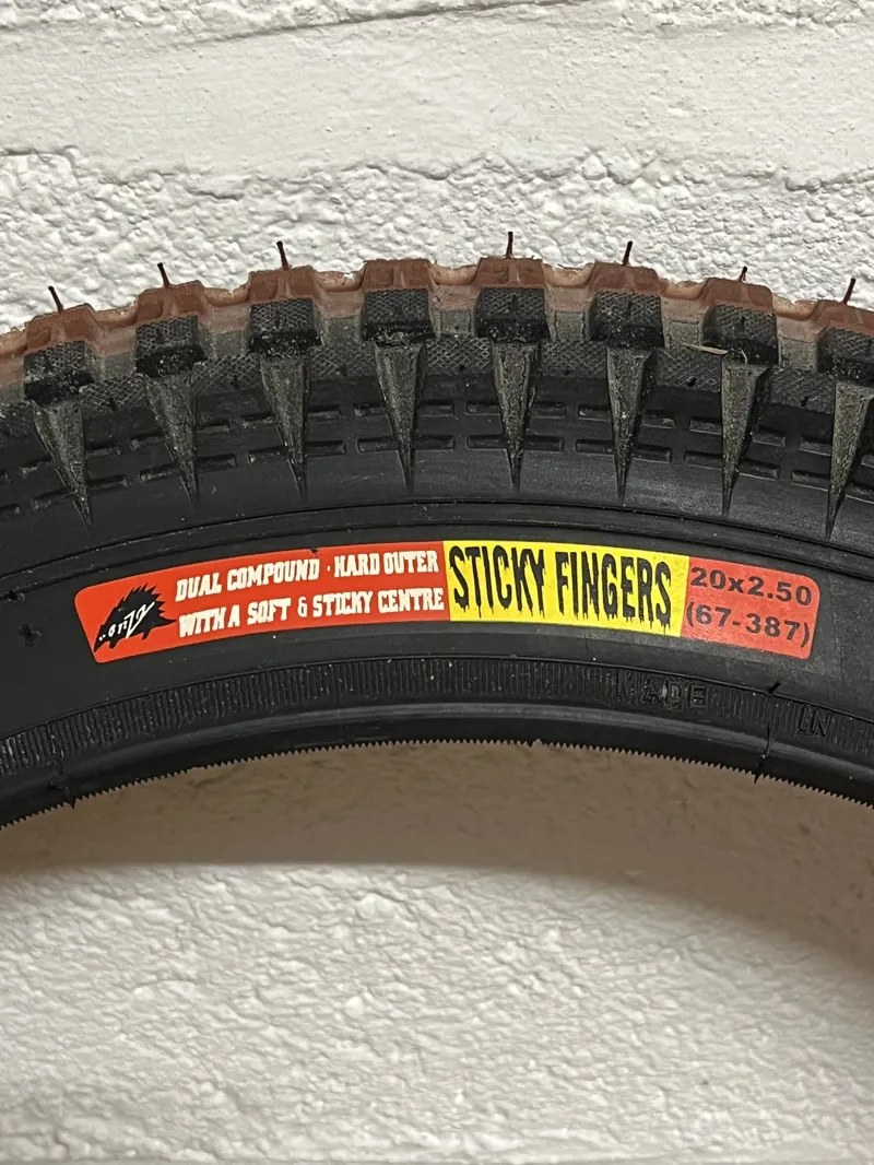 Onza Sticky Fingers Trials Bike Tyre 19x2.50 in Black/Red-1