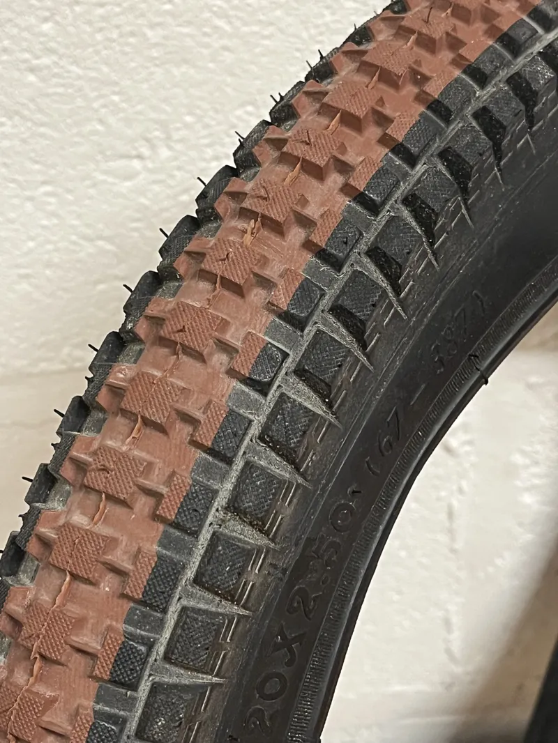 Onza Sticky Fingers Trials Bike Tyre 19x2.50 in Black/Red-2