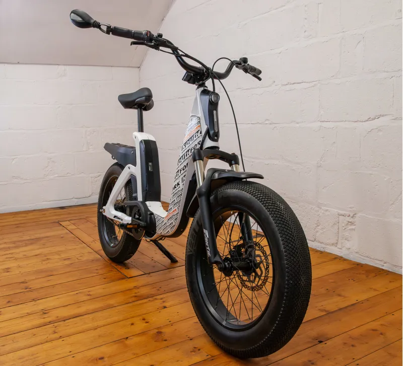 Fantic Issimo Urban in Gloss White-3