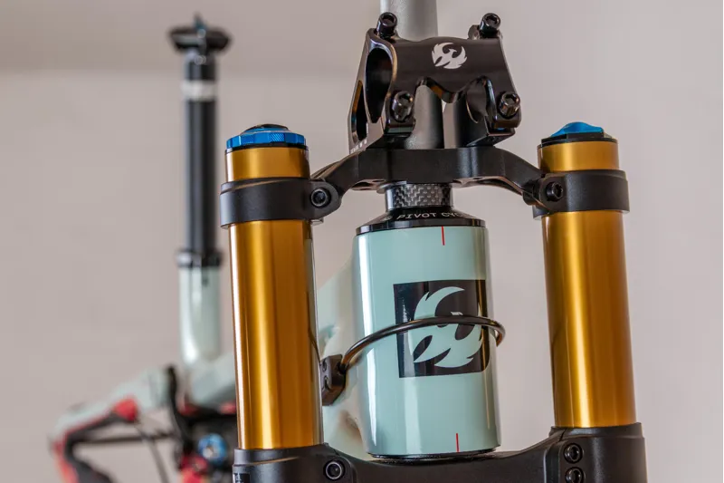 Pivot Cycles Phoenix Downhill Frame Set and Forks in Red/Mint - Medium-5