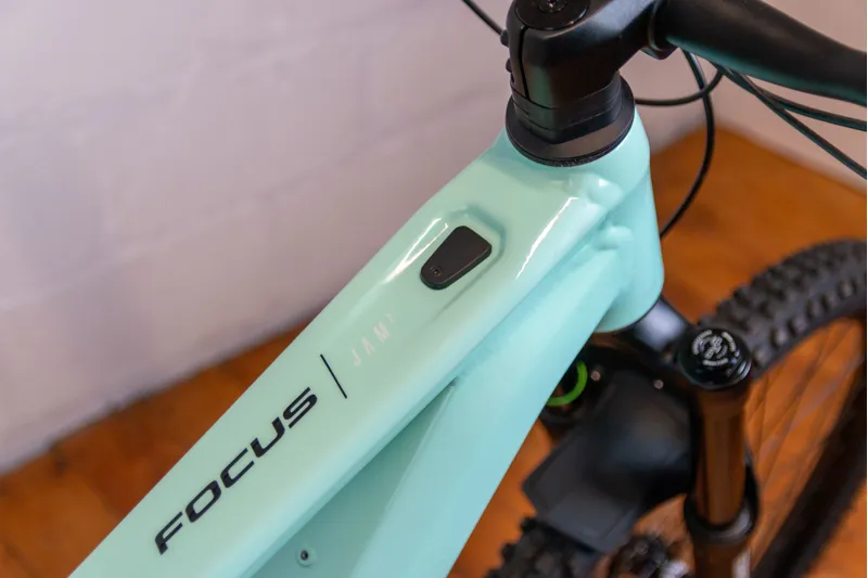 2023 Focus Jam2 6.7 Electric Mountain Bike in Green/Blue-4
