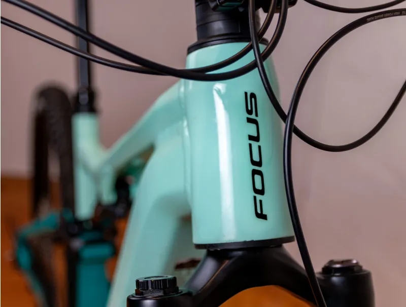 2023 Focus Jam2 6.7 Electric Mountain Bike in Green/Blue-3