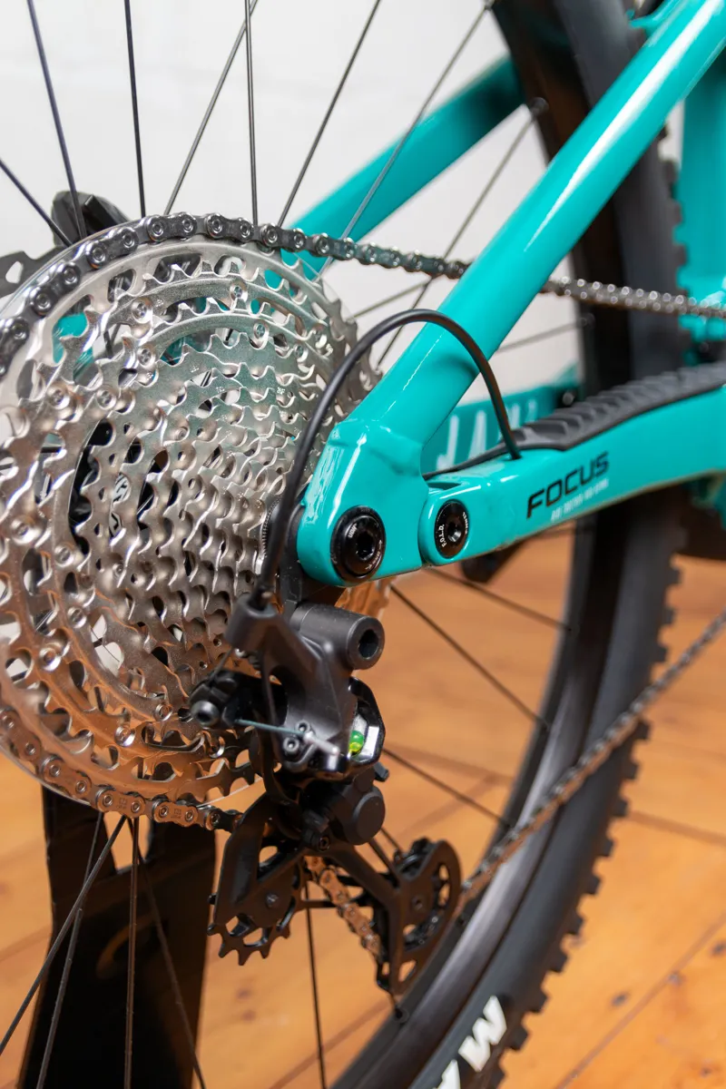 2023 Focus Jam2 6.7 Electric Mountain Bike in Green/Blue-7