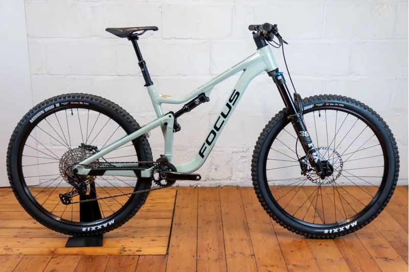 Focus Jam 6.9 Mountain Bike In Grey -1