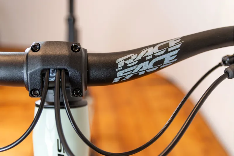 Focus Jam 6.9 Mountain Bike In Grey -3