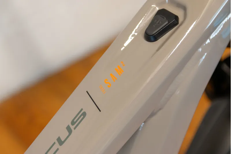 2023 Focus Sam2 6.8 Electric Mountain Bike in Grey-4