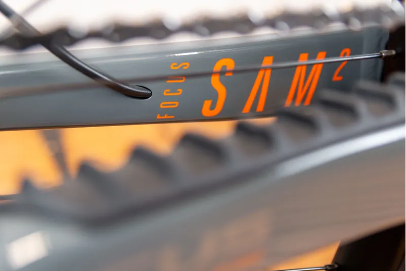 2023 Focus Sam2 6.8 Electric Mountain Bike in Grey-7