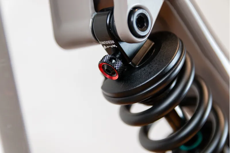 2023 Focus Sam2 6.8 Electric Mountain Bike in Grey-10