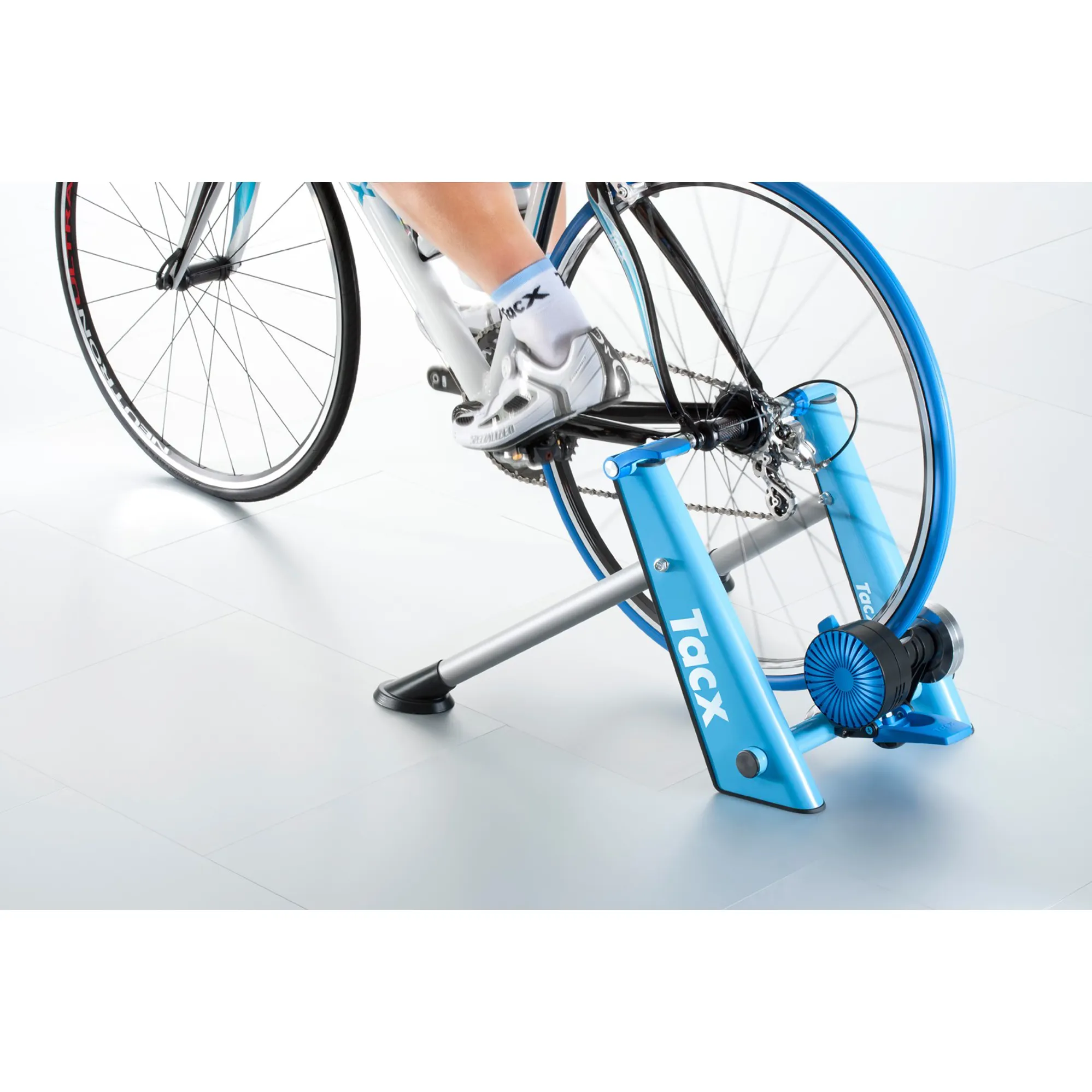 Mountain Bike Setting Up A Tacx Turbo Trainer Tacx T2675 Blue